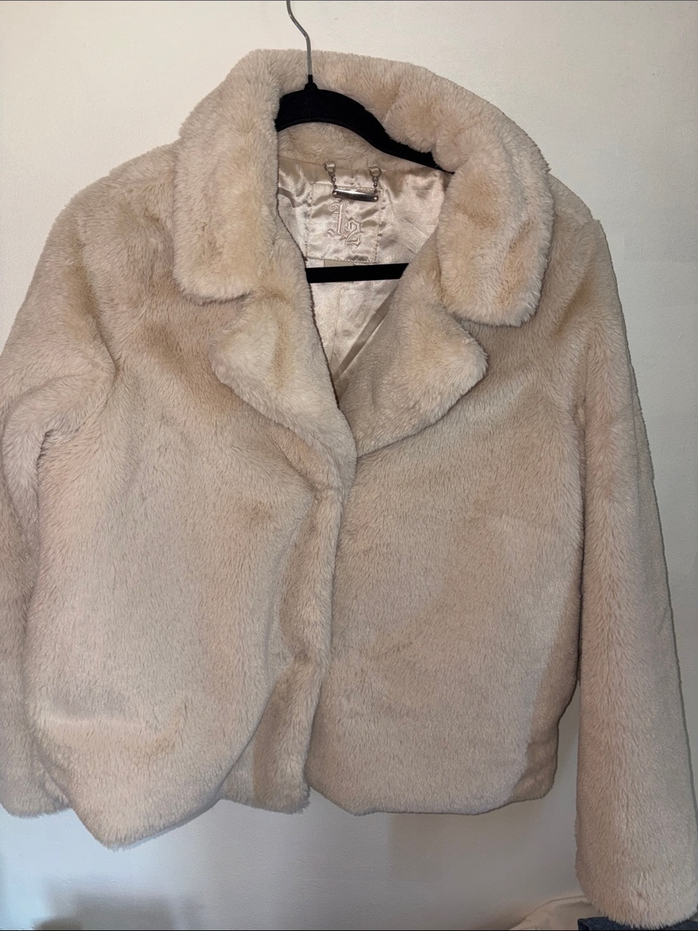 Cropped Plush Teddy Jacket in Cream